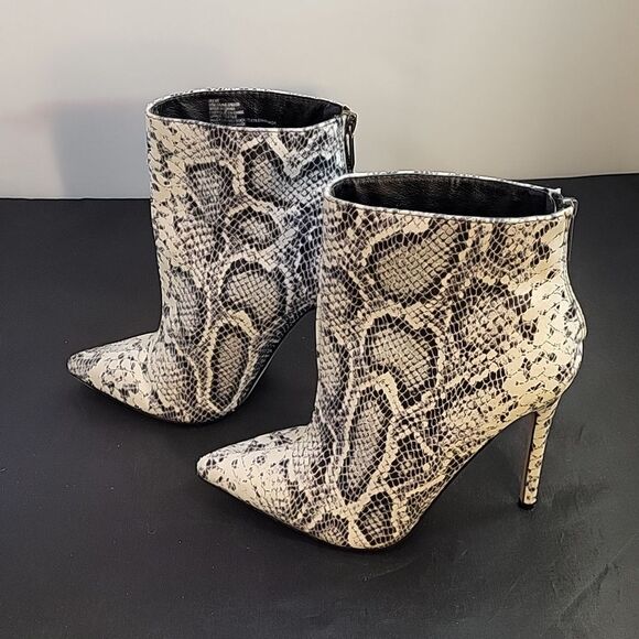 SHOEDAZZLE POINTED TOE STILETTOS BACK ZIPPER CLOSURE WOMEN"S HEELED ANKLE BOOT - Picture 6 of 14